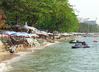 Nowadays there isn’t much beach left up near the Dusit curve at high tide. And since a more permanent solution is tangled up in national red tape, Pattaya City Council is listening to suggestions on how to begin fixing the problem with its own budget.